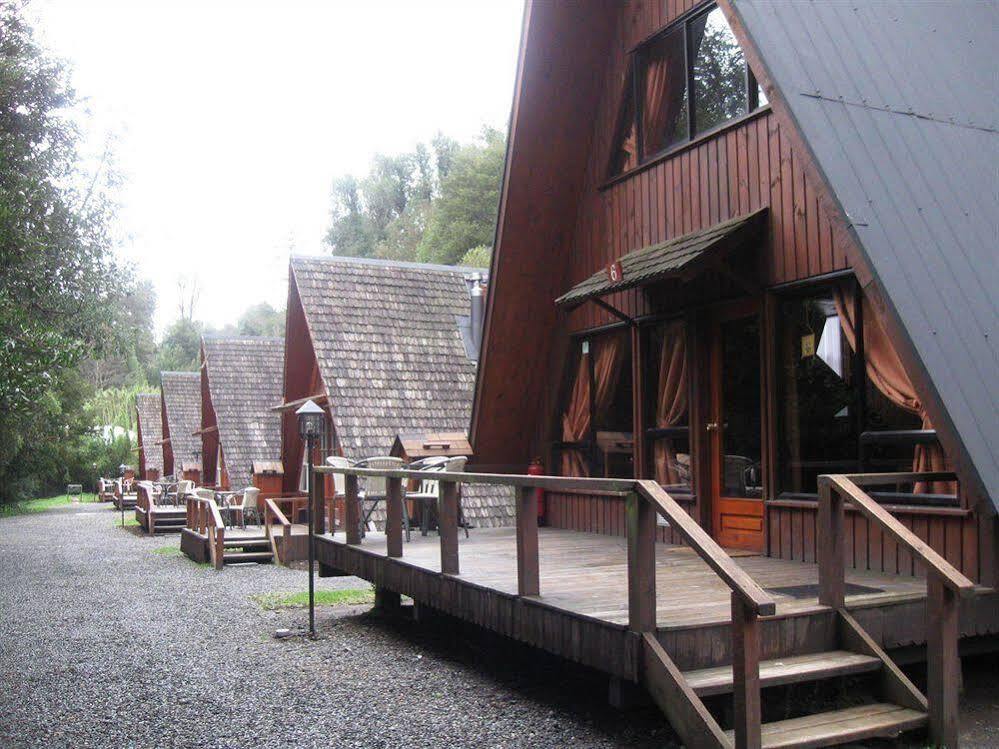 Termas De Aguas Calientes Villa Пуехуе Екстериор снимка